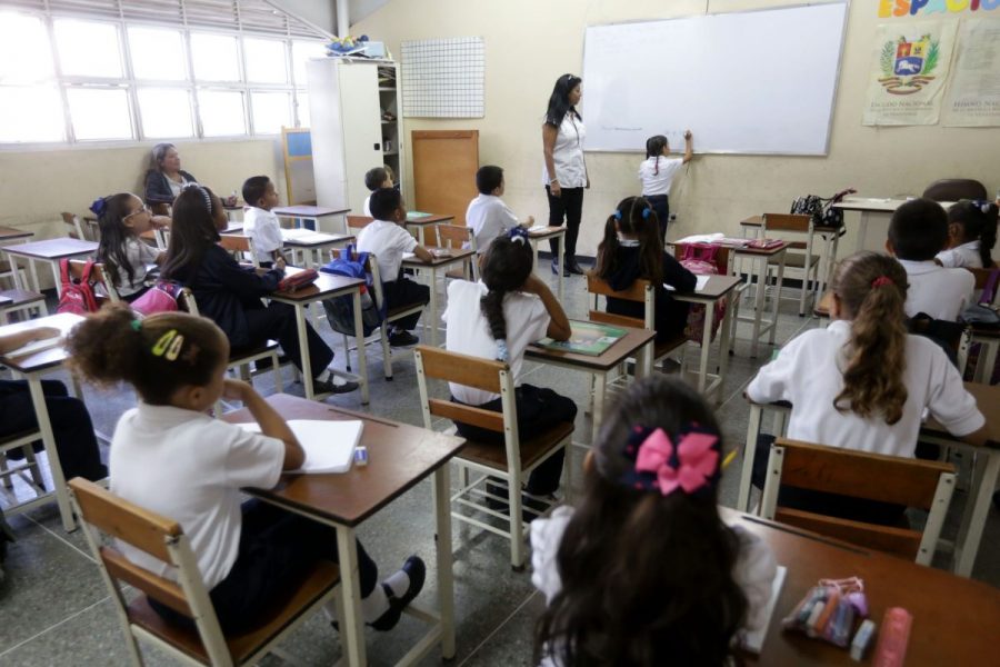 En Venezuela mayoria de las familias venden y empeñan sus pertenencias para cancelar inscripciones escolares 2023-2024
