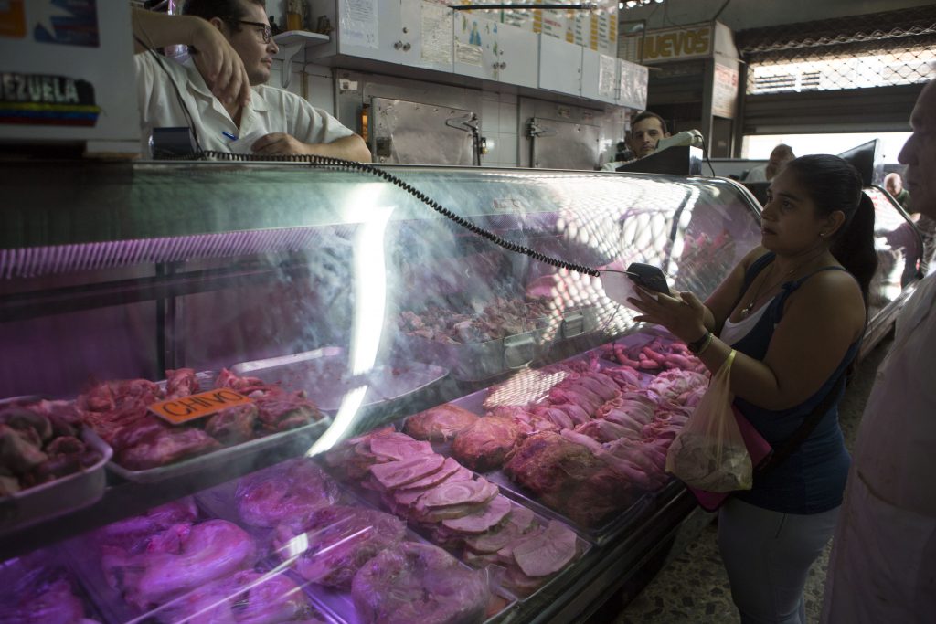 Hambre y miseria: salario mínimo y pensiones no alcanzan para comprar un kilo de carne en Venezuela