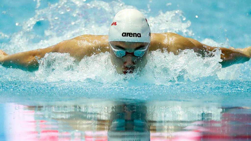 Kristof Milak bate récord de Michael Phelps en 200 mariposa