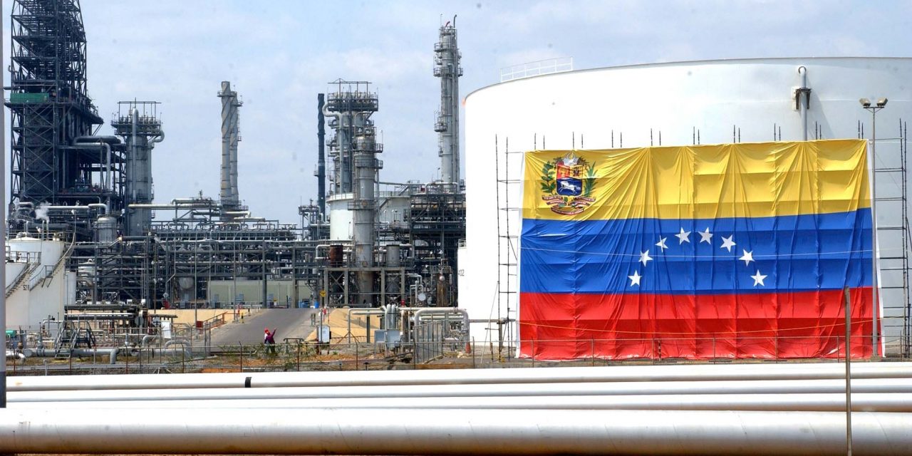 Exportaciones de petróleo de Venezuela se hunden en junio a mínimo en 77 años