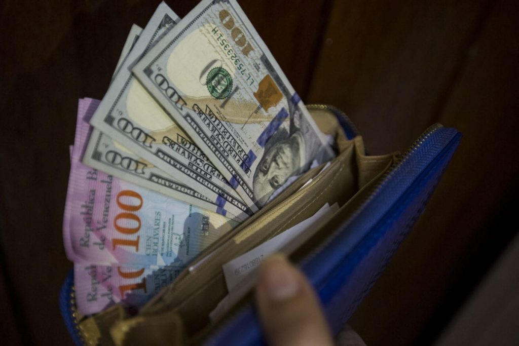 El salario mínimo de 130 bolívares cumplió 580 días y el Gobierno aún no anuncia un aumento