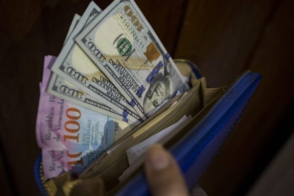 El salario mínimo de 130 bolívares cumplió 580 días y el Gobierno aún no anuncia un aumento