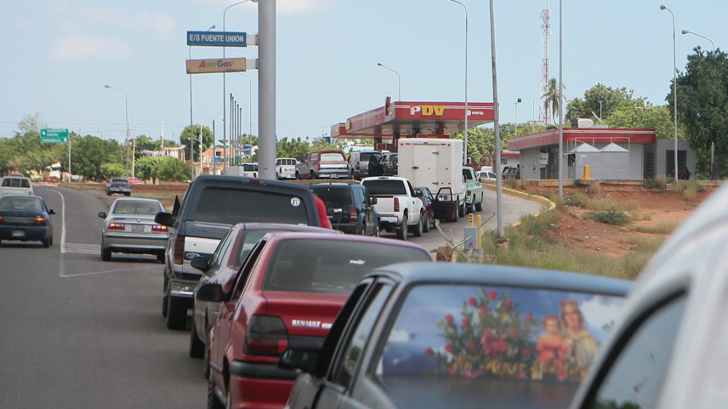 Escasez de gasolina genera congestionamiento de vehículos en Guárico
