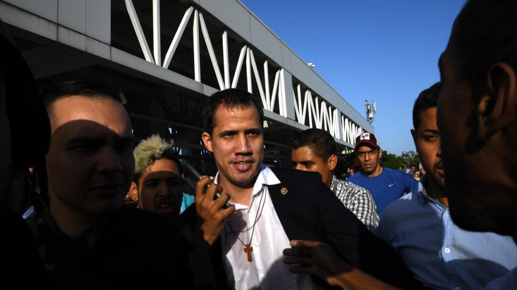 Guaidó ya en Venezuela: "Empieza un nuevo momento que no admitirá retrocesos"