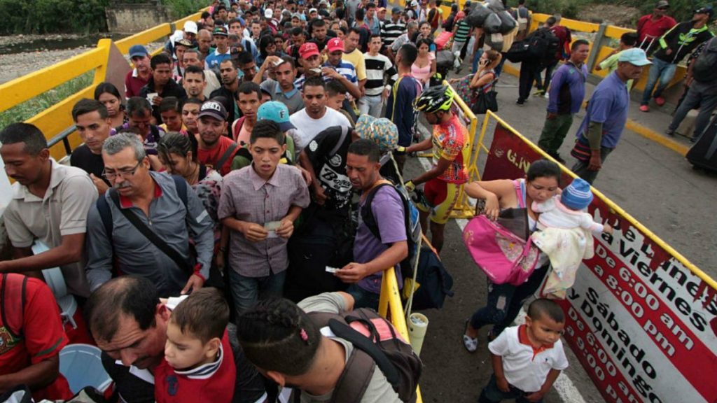 Crisis venezolana pone al borde del colapso la frontera con Colombia