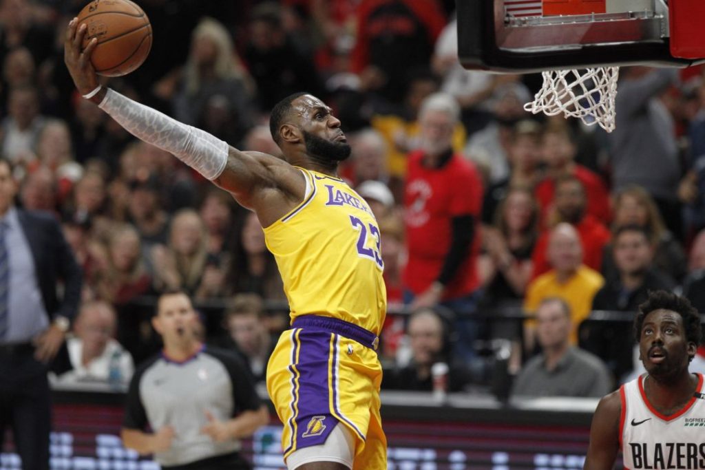 Lakers deberán vencer a Clippers y Rockets para volver al trono