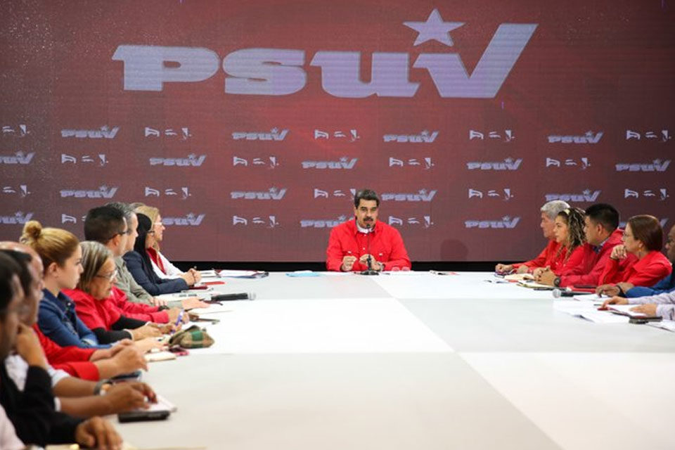 Maduro pide listas de diputados e inicia campaña en plena cuarentena