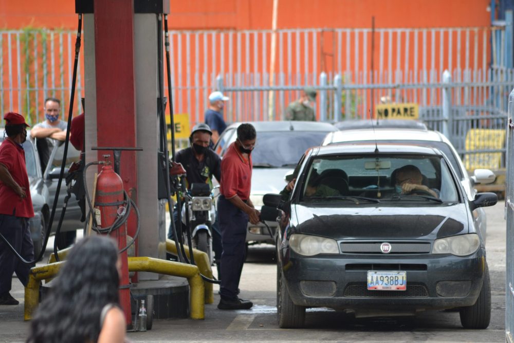 “Escasa, de mala calidad y cara”: así es la gasolina en Venezuela tras colapso de Pdvsa