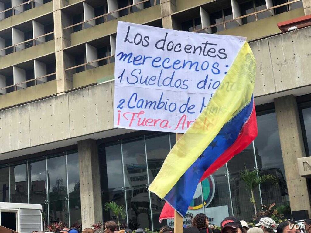 Federación Venezolana de Maestros exige sueldo de 600 dólares