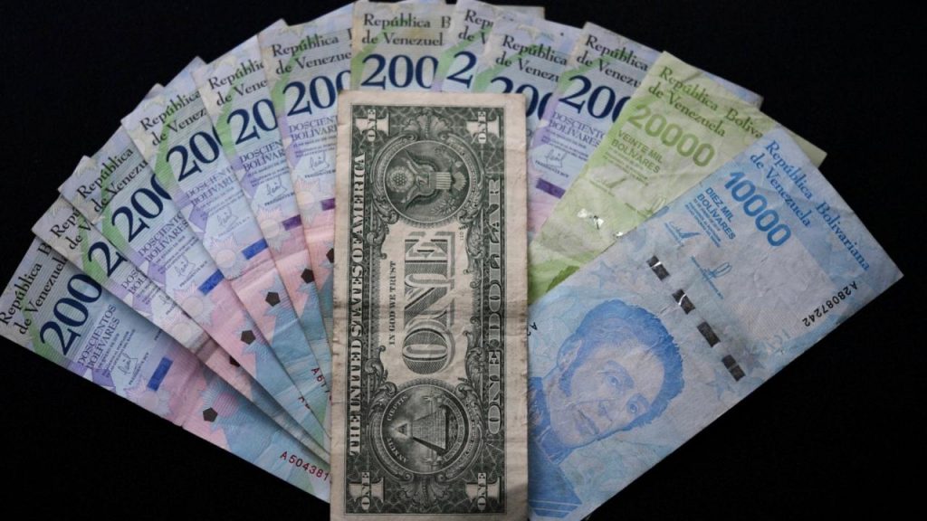 Dólares o bolívares igual de inalcanzables para los venezolanos