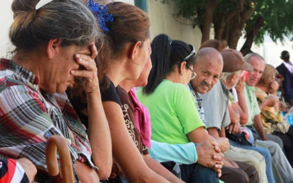 Jubilados en Guàrico caen en depresión debido a bajos salarios