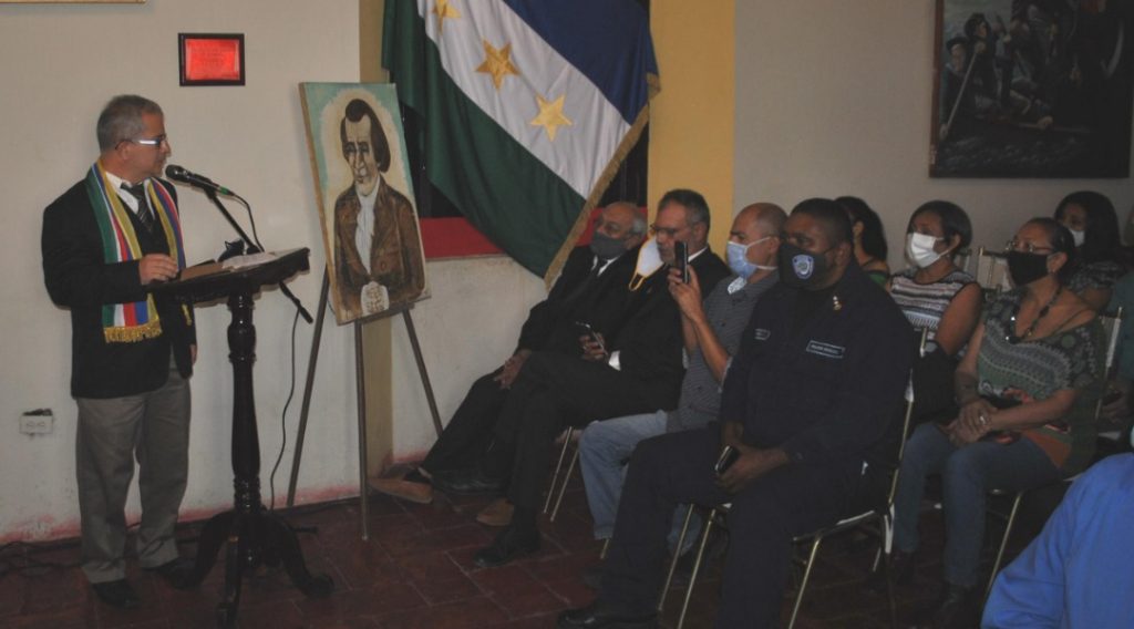 Vicerrector académico de la Unerg recibió muestra simbólica de Juan Germán Roscio Nieves