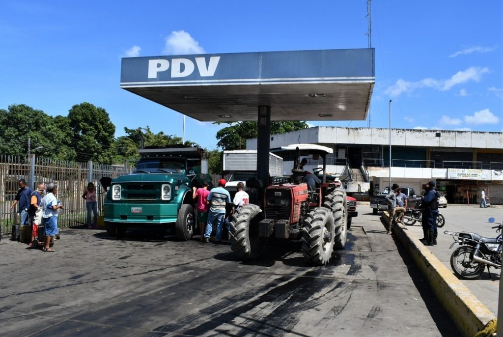 La escasez de gasoil amenaza con desatar otra tormenta en Venezuela
