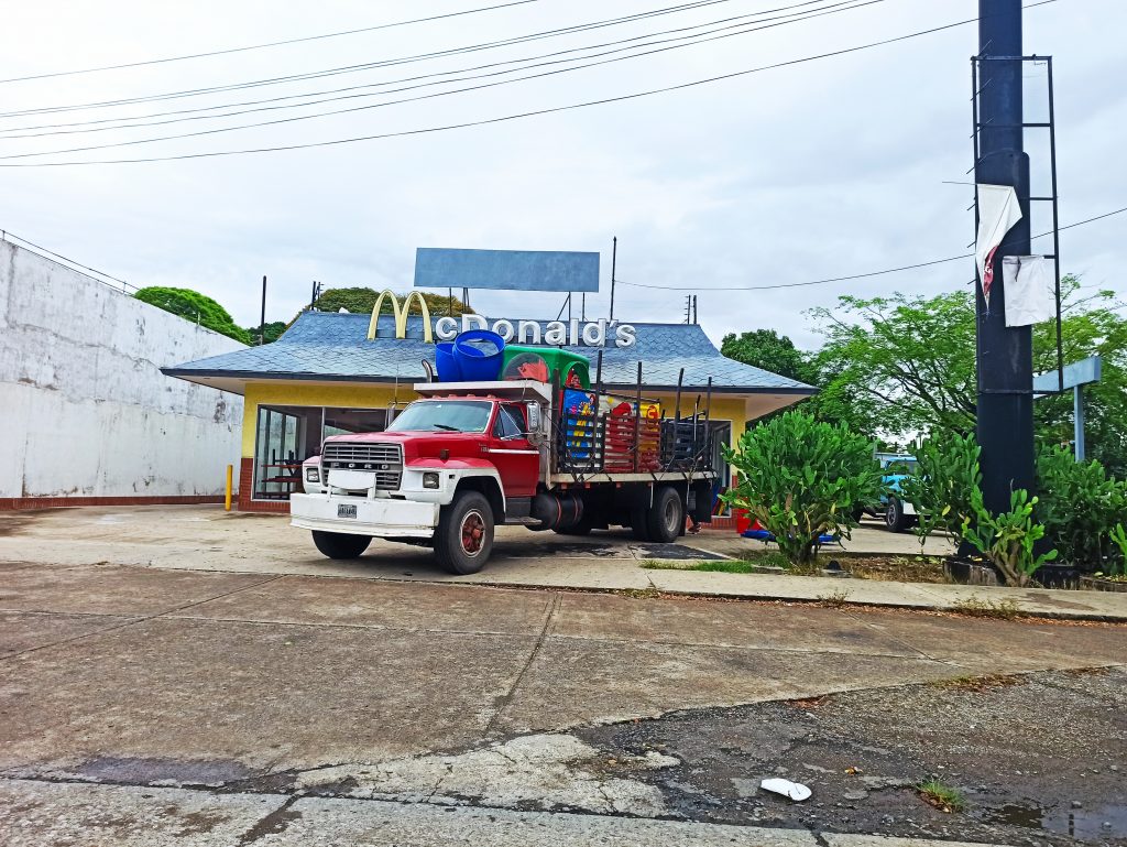 En medio de la crisis, McDonalds cierra  en San Juan de los Morros