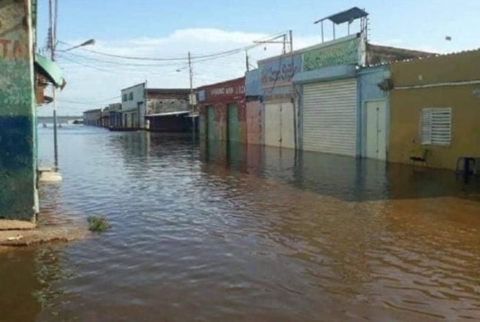 Desbordamiento del Río Orinoco causa estragos en Cabruta en el estado Guárico