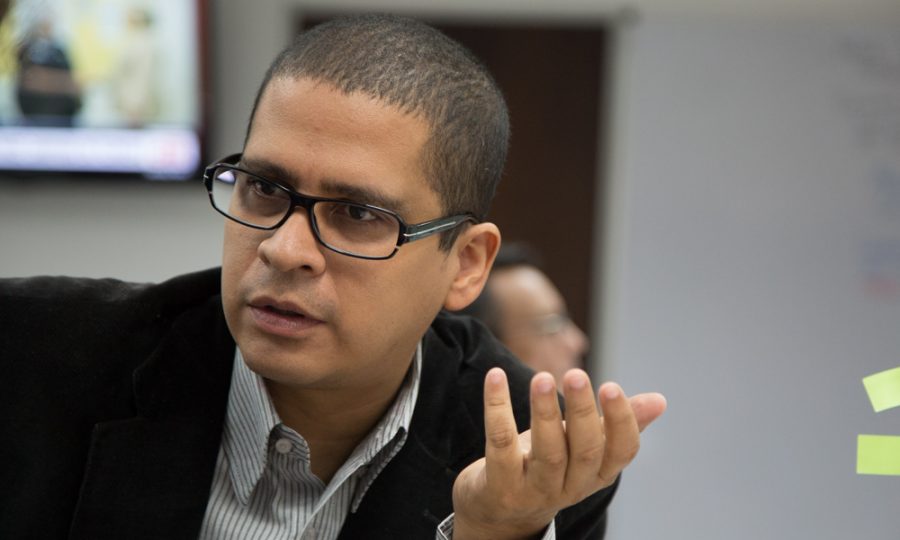 Nicmer Evans: Numéricamente sí es posible revocar a Nicolás Maduro