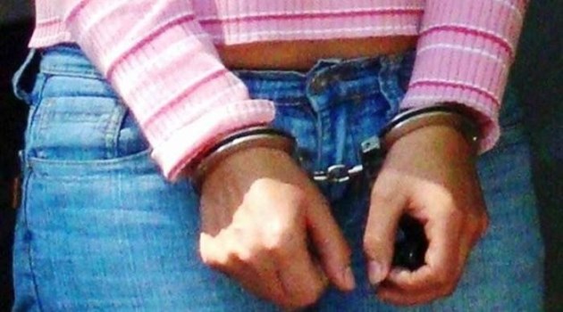 Detienen a una mujer por vender pornografía infantil de su hija