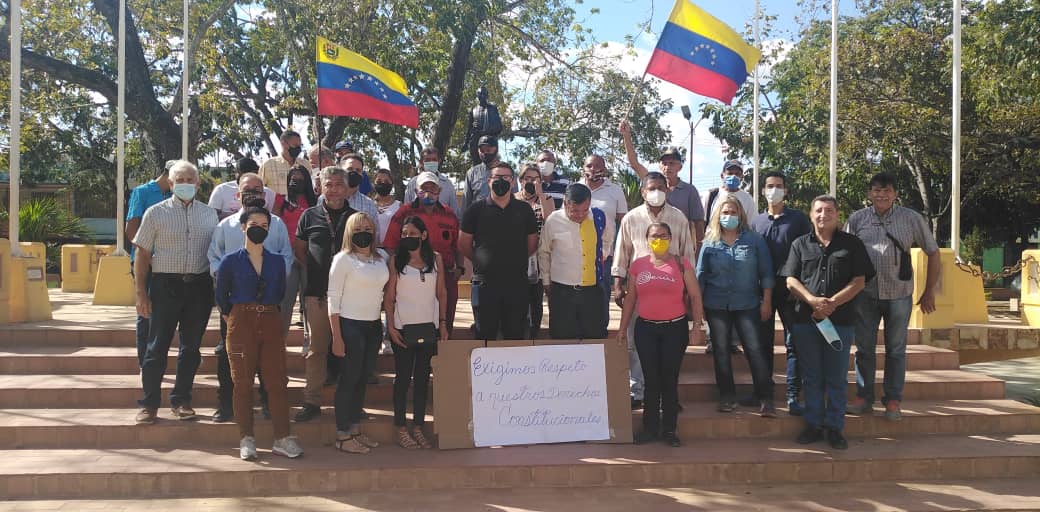 Valle de la Pascua conmemora el 23 de enero en la plaza Bolívar exigiendo democracia verdadera y revocatorio
