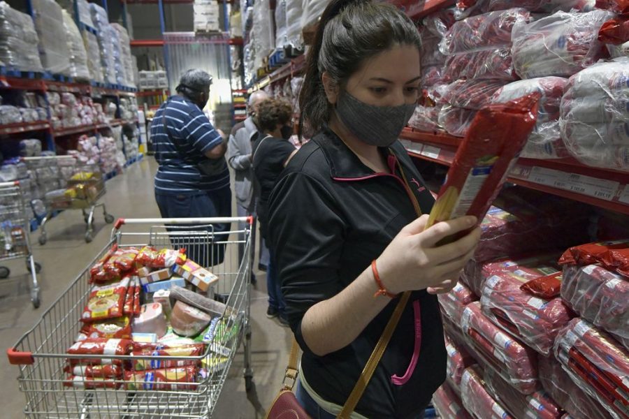 ¿Por qué se aceleró en agosto la inflación de Venezuela ? Economistas lo explican