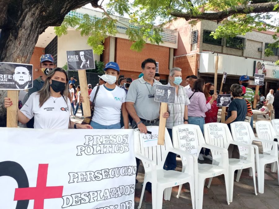 Con sillas vacías, Movimiento Vinotinto rindió homenaje a los presos politicos y caídos en protestas