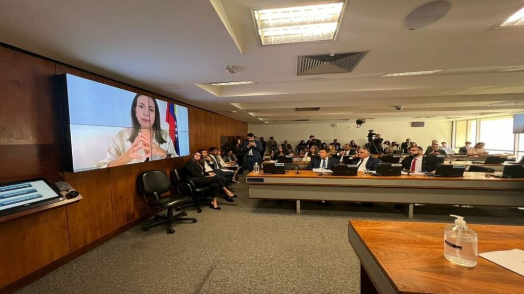 María Corina Machado expuso la situación de crisis en Venezuela ante Senado Brasileño