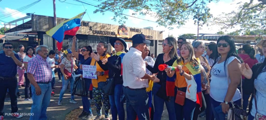 Docentes de Valle de la Pascua también protestan por un salario justo