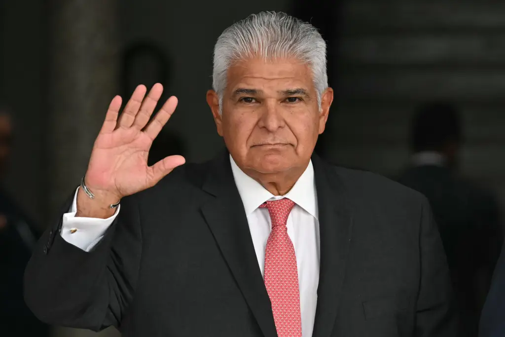 Presidente de Panamá promete repatriación de migrantes