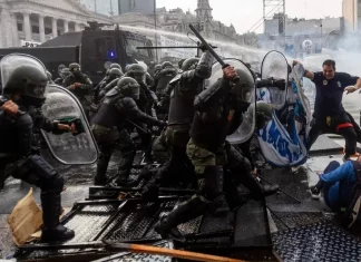 Protestas y enfrentamientos en Argentina por aprobación de ley