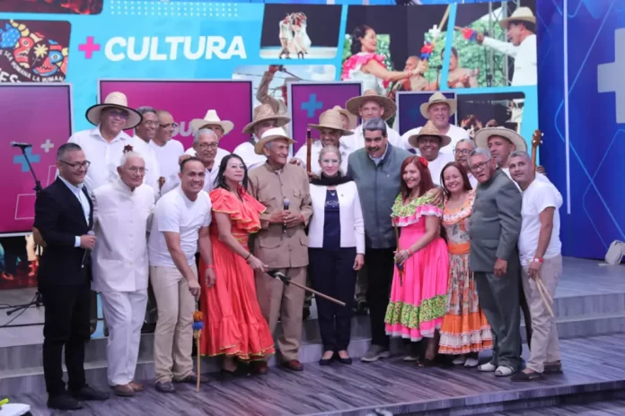 Maduro aprueba 1 millón de dolares para trabajadores culturales