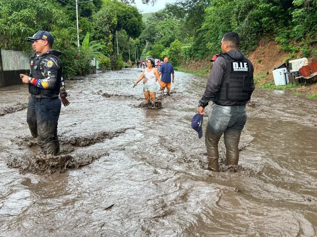 Desbordamiento del río en Sucre deja 2 muertos y 5 desaparecidos