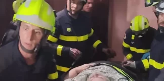 Bomberos rescatan a hombre con obesidad mórbida en España