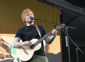 Ed Sheeran pausa giras para financiar educación musical