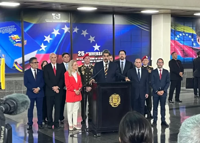 Maduro acusa a González Urrutia de desconocer a las instituciones venezolanas