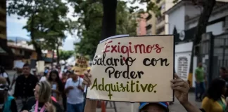 Más de 100.000 docentes abandonan el sistema educativo