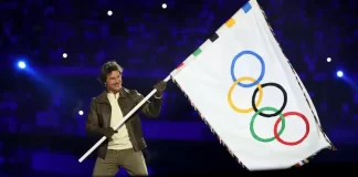 Tom Cruise roba el show en la clausura de París 2024