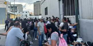Familiares esperan respuestas de los detenidos en protestas en la Zona 7 desde el 30 de julio
