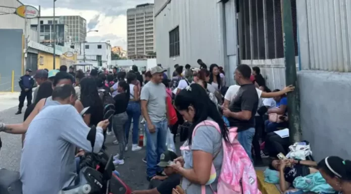 Familiares esperan respuestas de los detenidos en protestas en la Zona 7 desde el 30 de julio