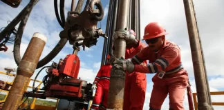 Industriales buscan elevar producción petrolera a un millón de barriles