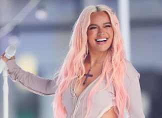 Karol G lanza becas para mujeres que buscan educación virtual