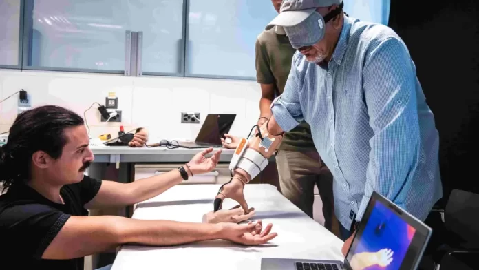 Crean prótesis de mano que permite sentir calor y temperatura