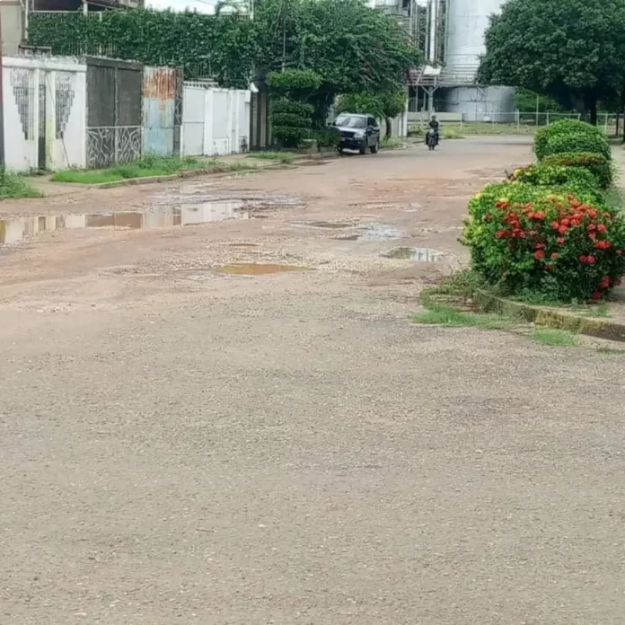 Habitantes de Simón Rodríguez y Adagro exigen mejoras en la vialidad