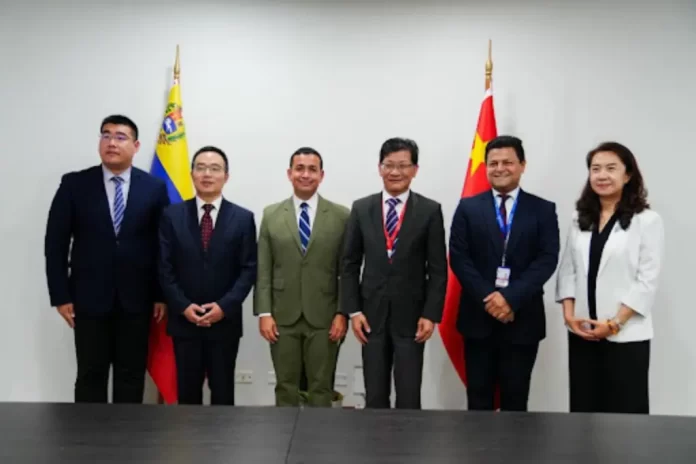 Venezuela y China acuerdan capacitar a funcionarios públicos