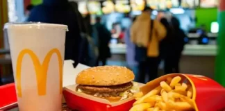 Brote de E. coli en hamburguesas de McDonald’s se expande a 13 estados