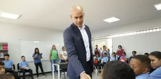 Ministro Rodríguez invita a docentes jubilados a volver a las aulas