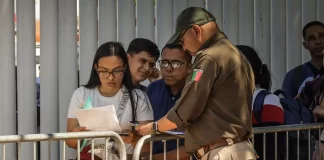 EE.UU refuerza restricciones al asilo en plena campaña electoral