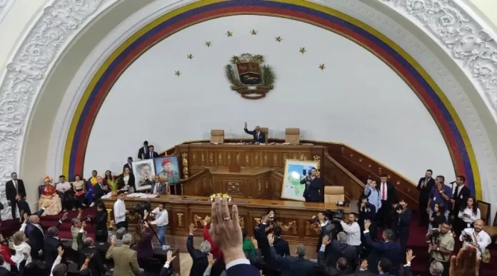 Sanciones políticas y penales para quienes atenten contra la nación