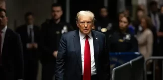 Donald Trump en las elecciones de EE.UU. afrontan un carpetazo definitivo tras convertirse en ganador de los comicios presidenciales del pasado martes, pues el Departamento de Justicia no podrá encausarlo una vez tome posesión. EFE/EPA/JUSTIN LANE / POOL ARCHIVO