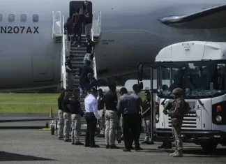 Panamá deporta a 133 indios y vietnamitas que cruzaron el Darién