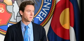 Alcalde de Denver se opondrá a deportaciones de Trump aunque lo lleven a la 'cárcel'