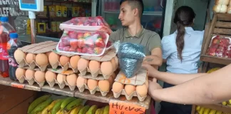 Comerciantes venezolanos apuestan por fijar precios en euros ¿es permitido?